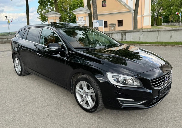 Volvo V60 cena 55900 przebieg: 210000, rok produkcji 2014 z Puławy małe 596